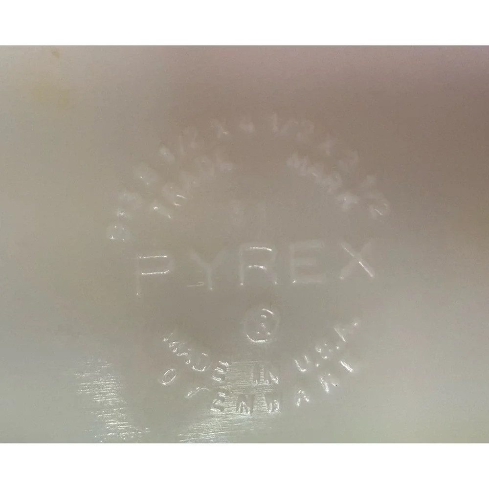 Pyrex Butterfly Gold pattern 913 Loaf Pan Ovenware Baking Dish Made in USA